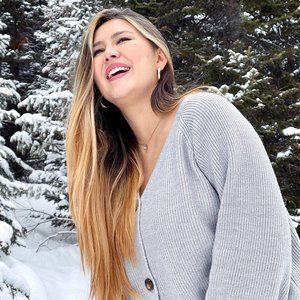 Meet your Posher, Laura camila